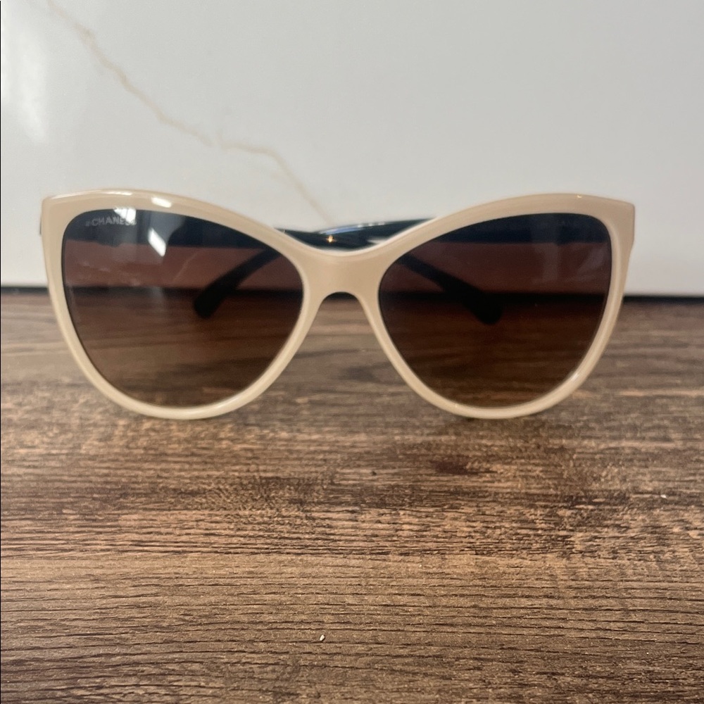 Authentic Chanel Beige Cat-Eye Women's Sunglasses -black temples 5281-Q